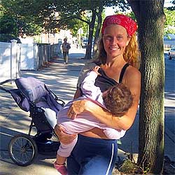 mothers running marathons while breastfeeding